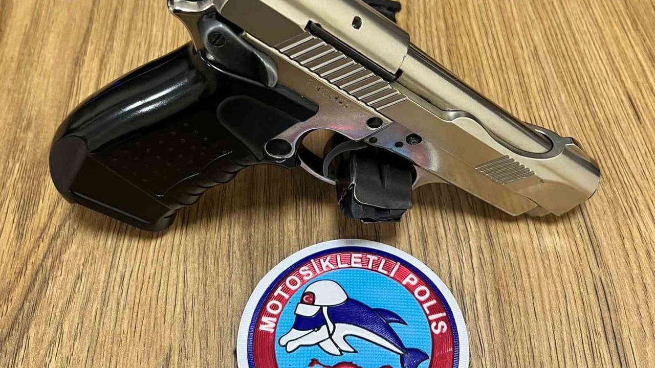 Arnavutköy’de düğün konvoyunda havaya ateş ihbarı: Yunus timleri ruhsatsız tabanca ele geçirdi