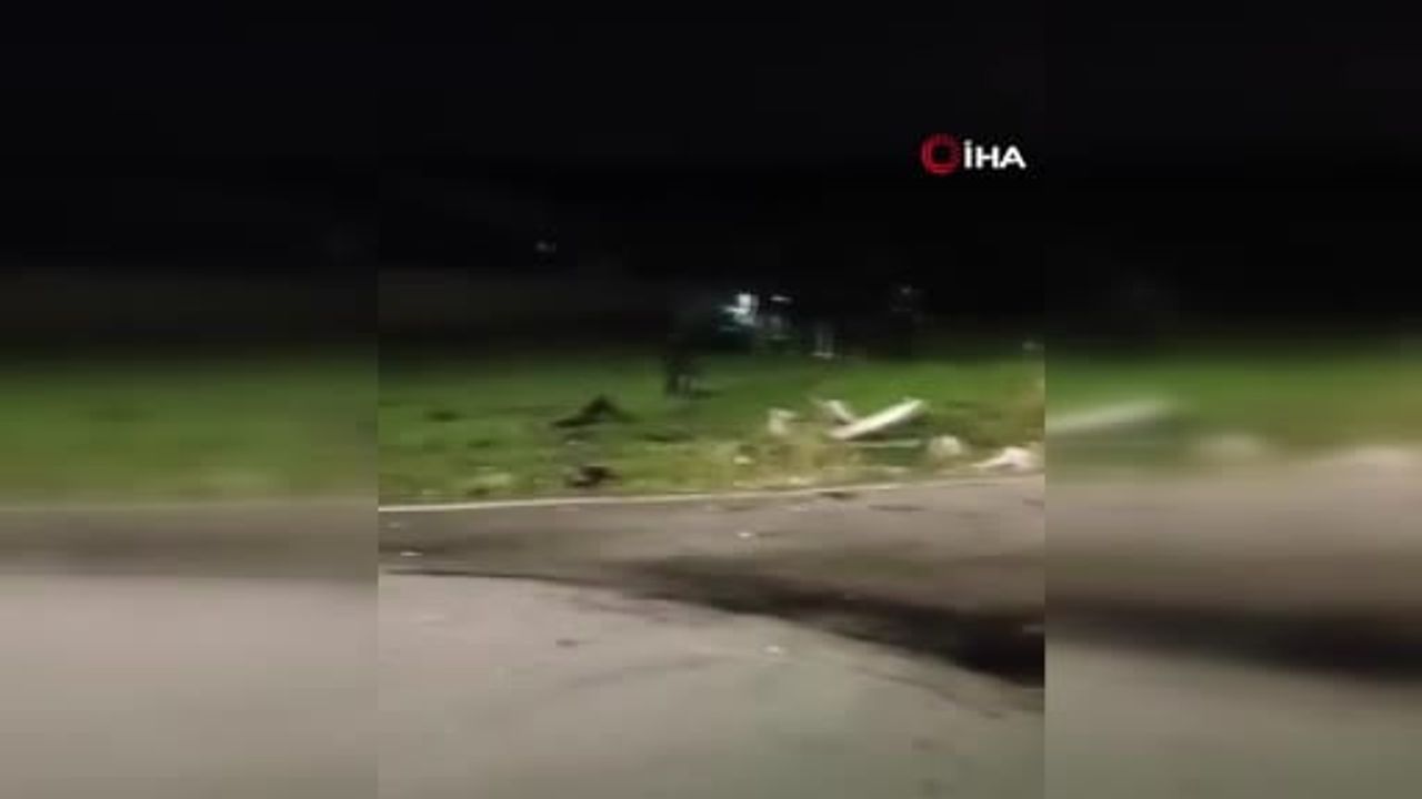 Arnavutköy'de ehliyetsiz sürücünün karıştığı kafa kafaya çarpışmada 4 kişi yaralandı