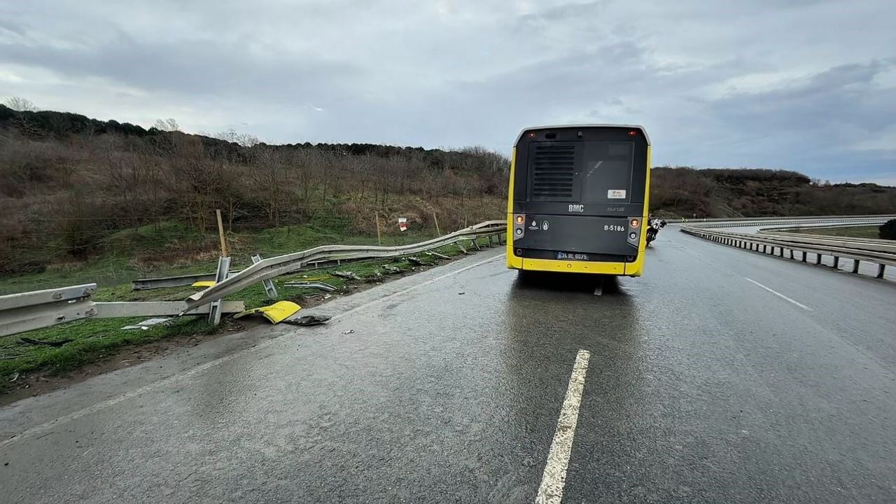 Arnavutköy'de İETT otobüsü bariyerlere çarparak ters döndü: 2 yolcu hafif yaralandı