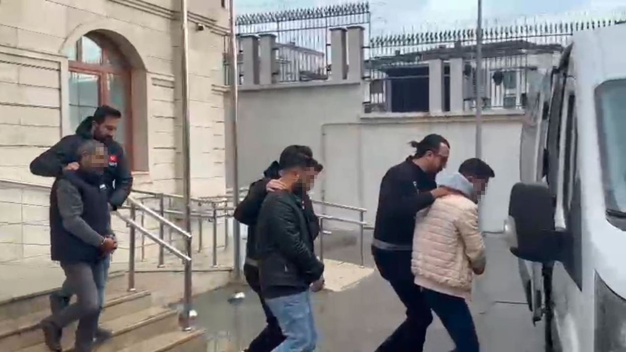 Arnavutköy'de polis operasyonu: Farklı suçlardan aranan 4 kişi yakalandı