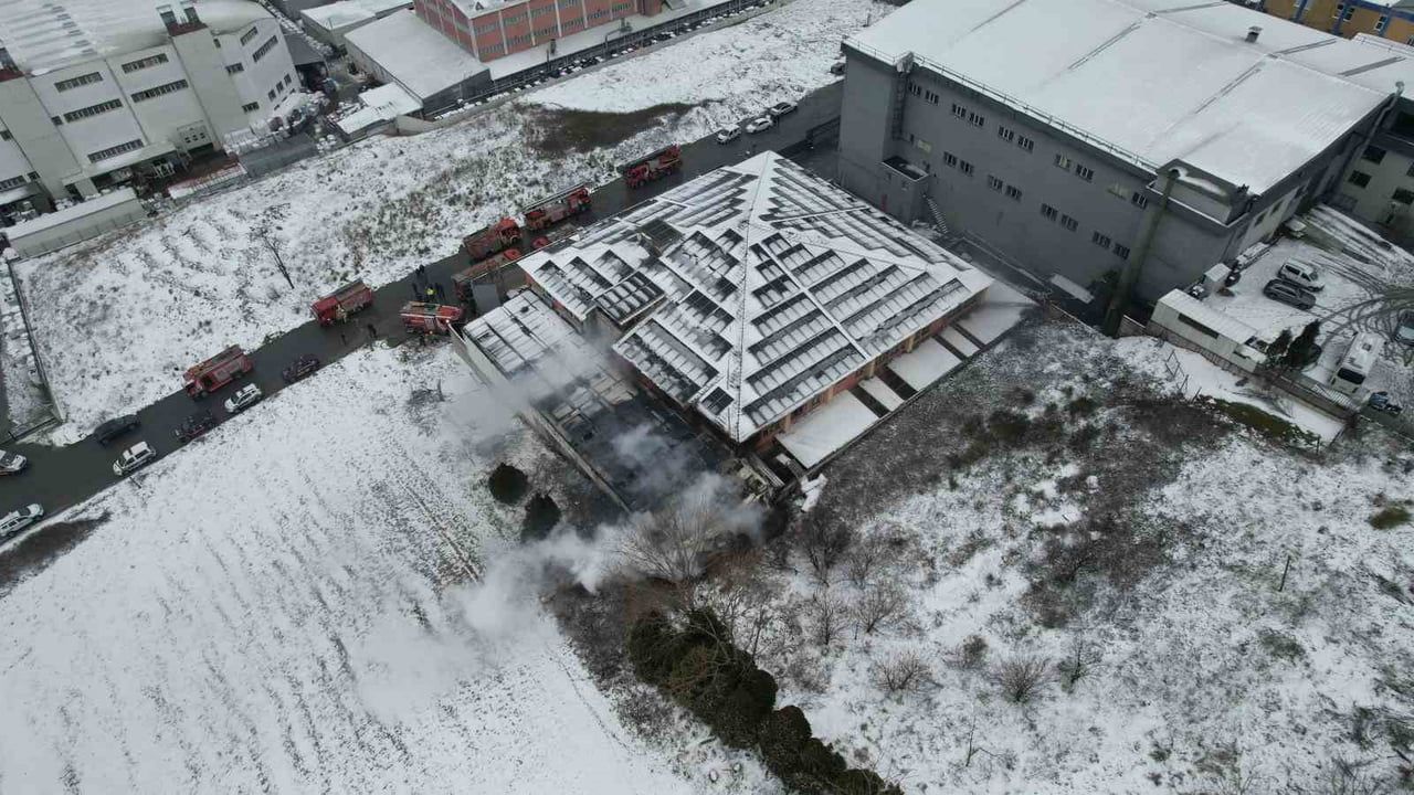 Arnavutköy Hadımköy’de Yılmaz Termoform Plastik Fabrikasında Yangın, İtfaiye Müdahalesiyle Kontrol Altına Alındı
