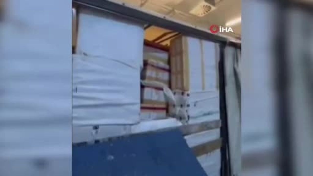 Artvin'de durdurulan tırda 300 milyon TL değerinde kaçak parfüm ve gıda takviyesi ele geçirildi