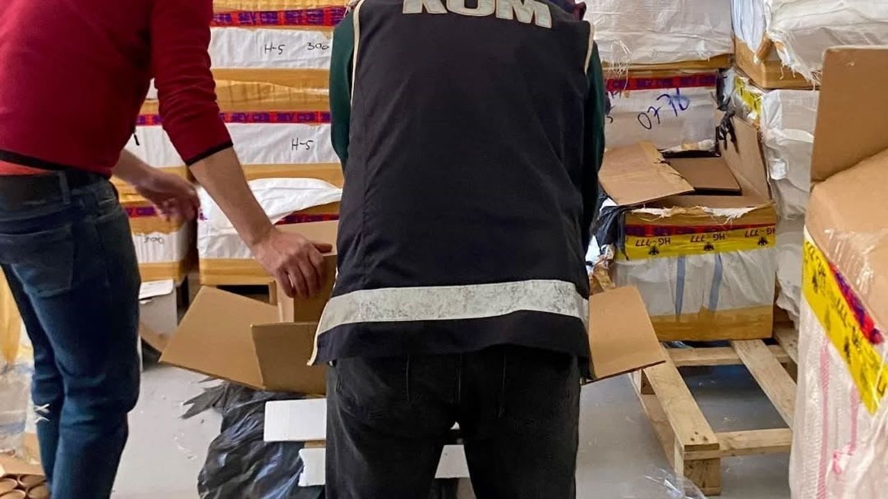 Artvin'de kaçakçılık operasyonu: 300 milyon TL değerinde parfüm ve gıda takviyesi ele geçirildi