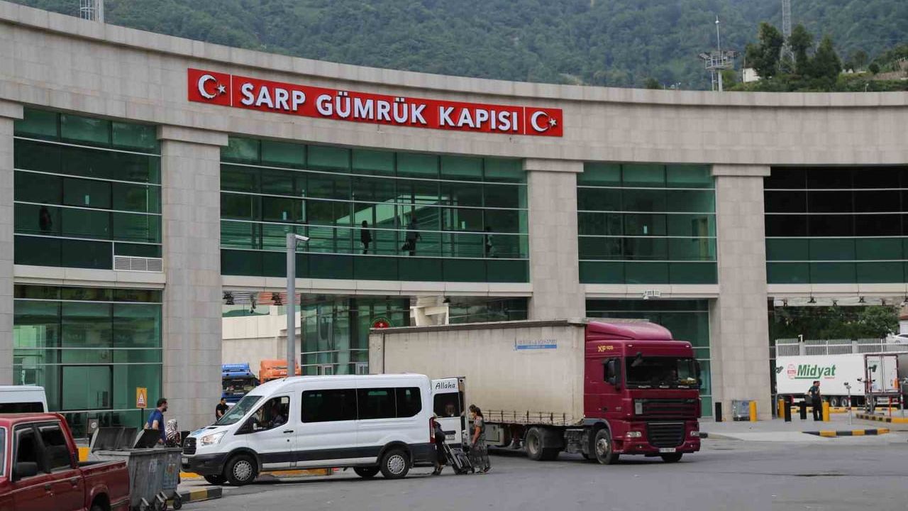 Artvin Valisi Turan Ergün: Sarp Sınır Kapısı’ndan 2025’te 5 milyon 42 bin yolcu, ihracatta 17 milyar 74 milyon dolar
