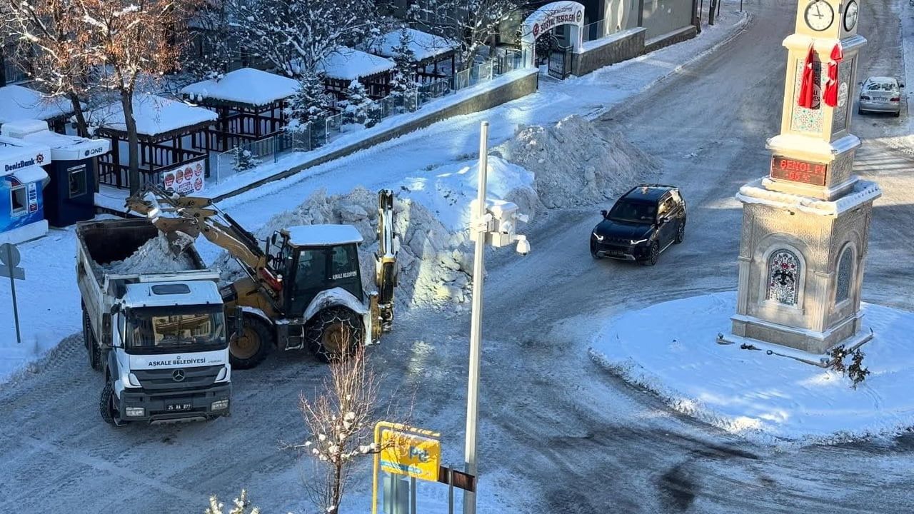 Aşkale'de kar sonrası belediye ekipleri sahada — Kar temizleme ve tuzlama çalışmaları tamamlanıyor