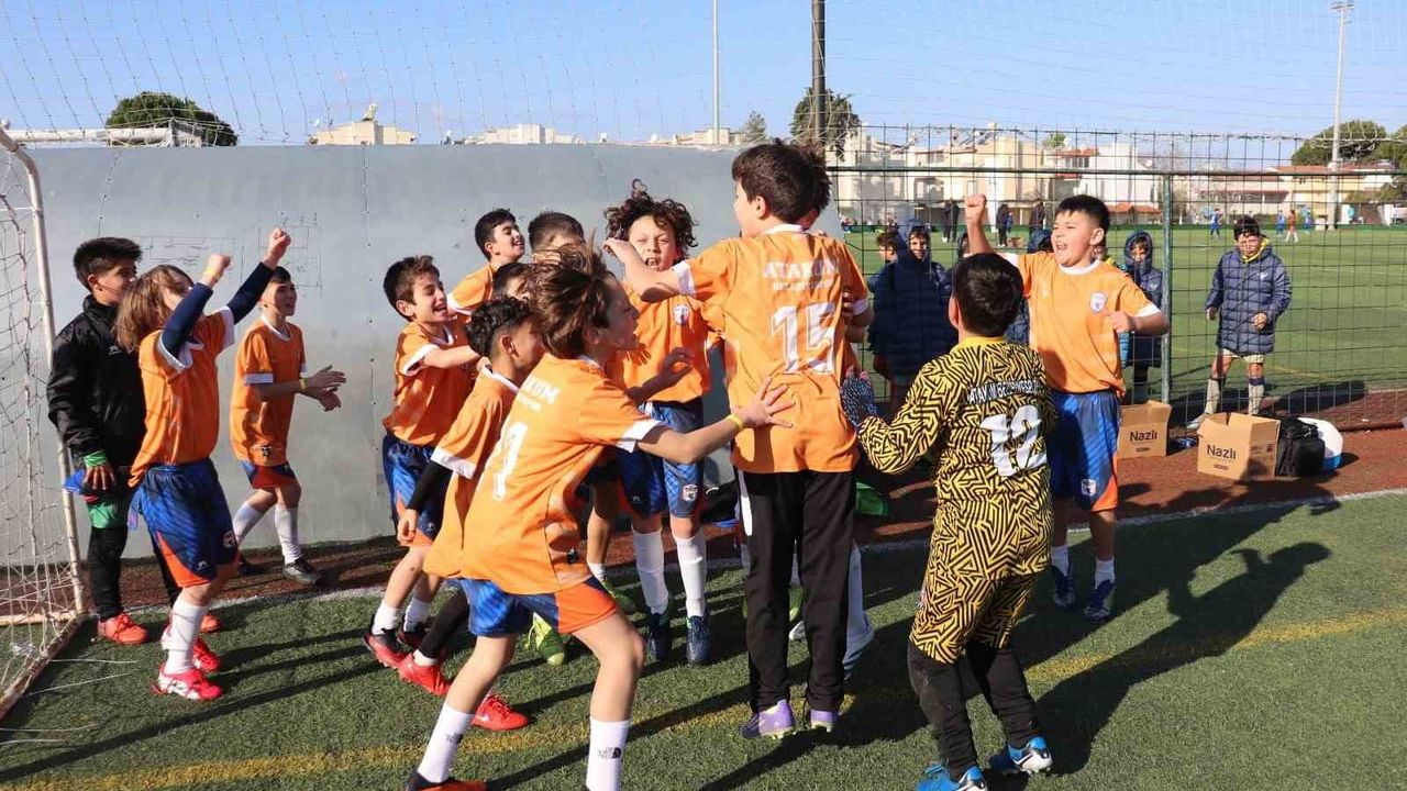 Atakum Belediyespor U-11 şampiyon oldu, U-10 klasman ikincisi — Sömestr Cup dönüşü coşkulu karşılama
