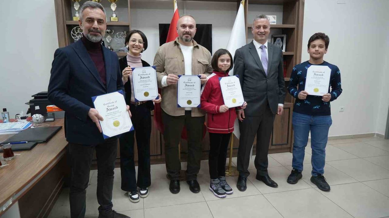Atakum BİLSEM öğrencileri California'daki uluslararası yarışmada 5 dünya derecesi kazandı