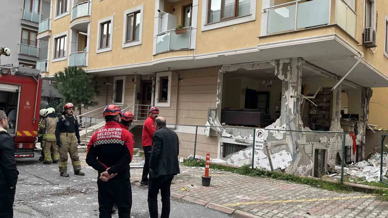 Ataşehir'de doğal gaz patlaması: 1 kişi hafif yaralandı, çevrede maddi hasar oluştu