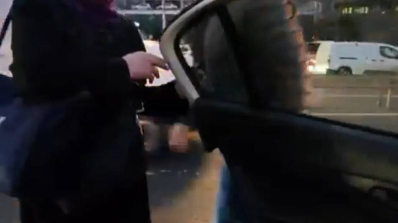 Ataşehir'de taksici trafik gerekçesiyle 4 yolcuyu indirdi: İkisi engelli