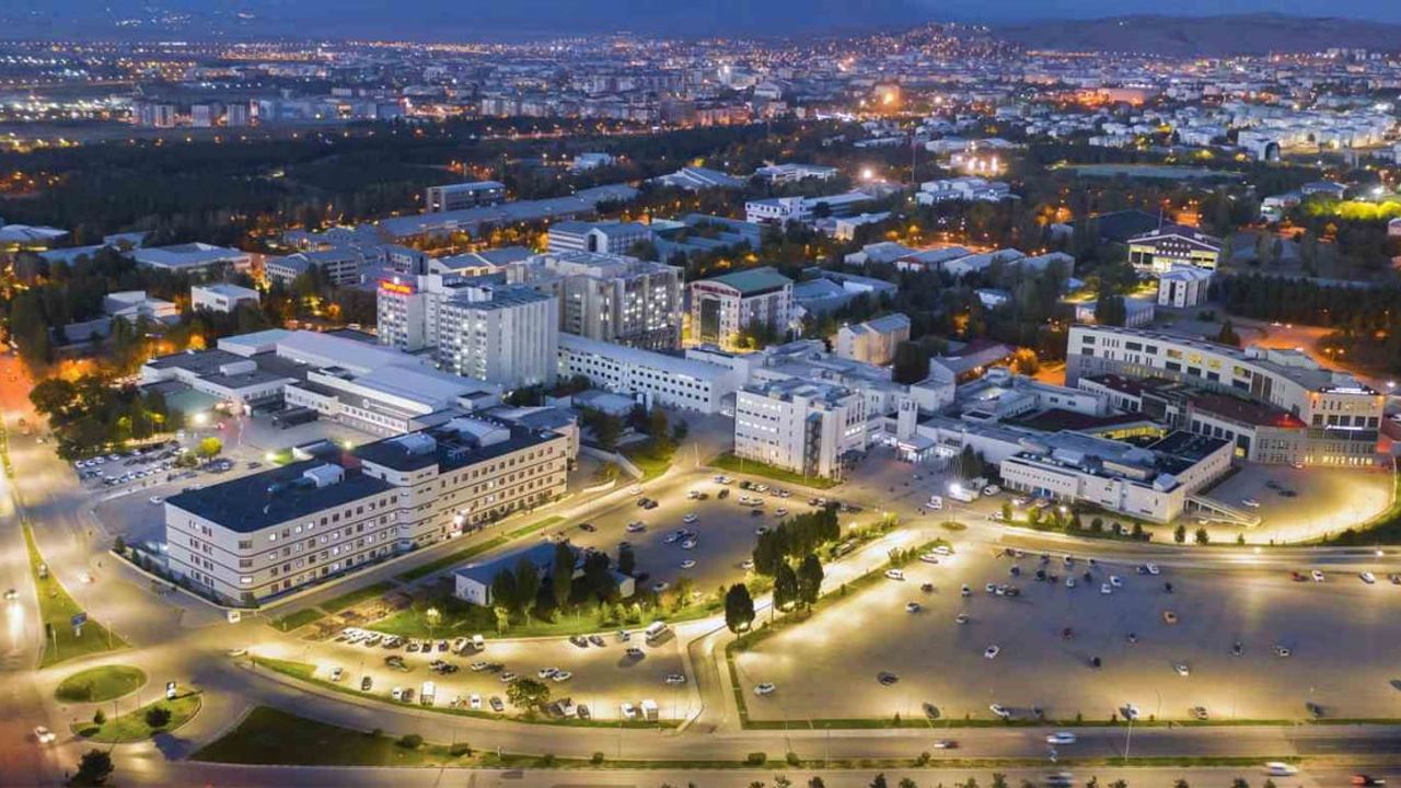 Atatürk Üniversitesi Araştırma Hastanesi 2025’te 1,3 milyonun üzerinde muayene gerçekleştirdi; altyapı ve cihaz yatırımları güçlendi
