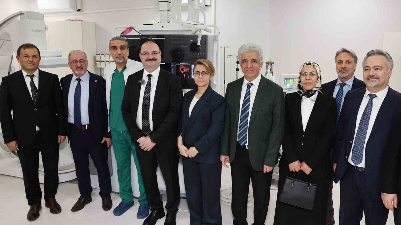 Atatürk Üniversitesi Araştırma Hastanesi'ne yeni nesil nöroanjiyografi cihazı