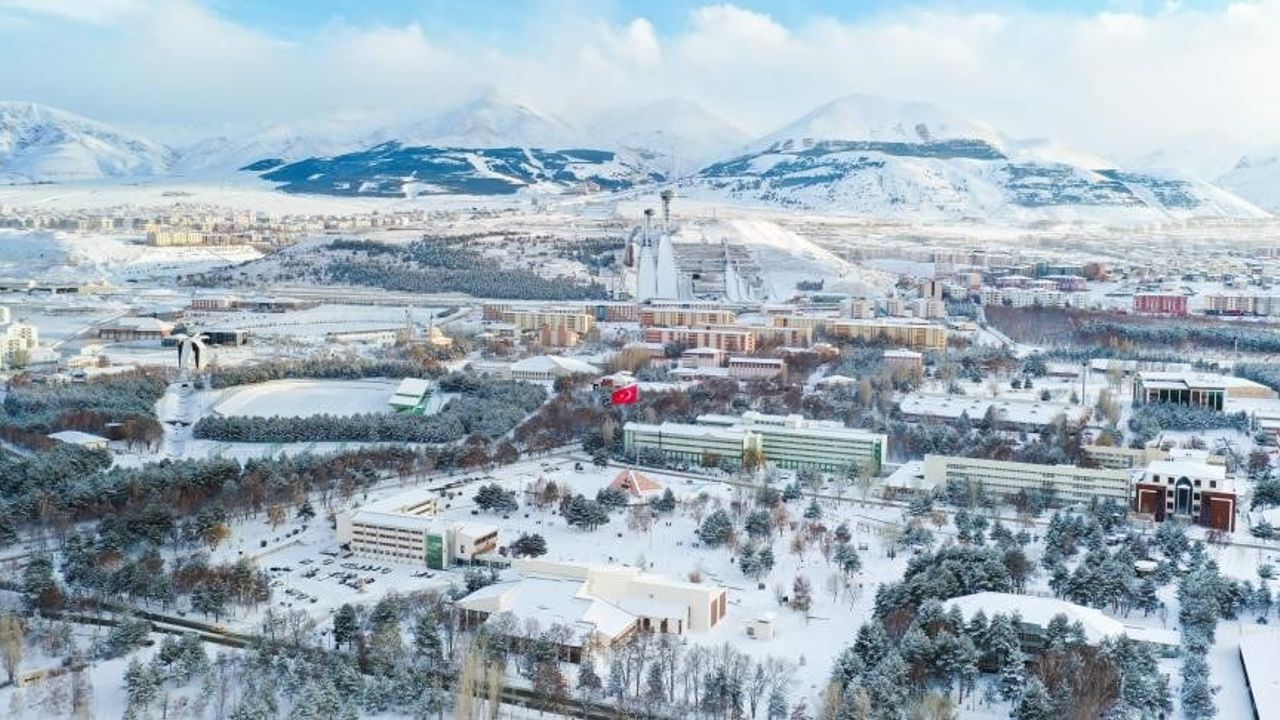 Atatürk Üniversitesi THE 2026'da Yaşam Bilimlerinde Türkiye 1.'si; Genel Sırada 800–1000 Bandına Yükseldi