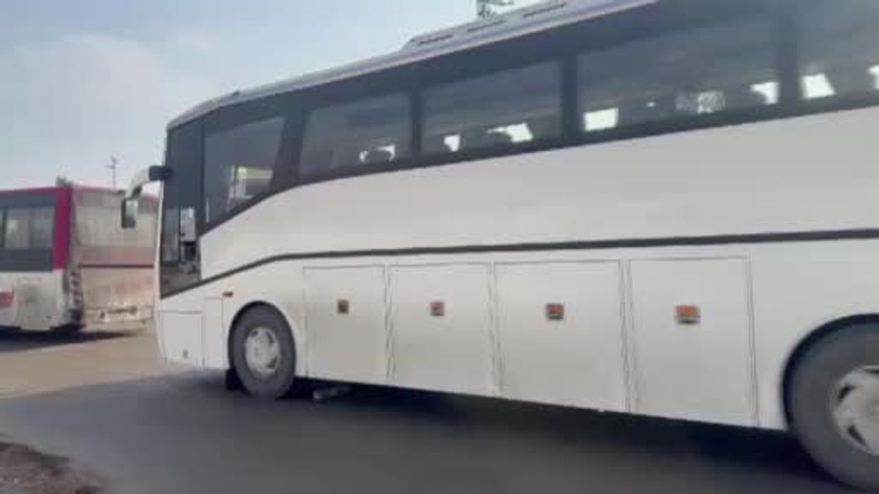 Ateşkesin ardından Şeyh Maksud'a gelen 20 otobüs, teslim olan SDG'li teröristleri taşıyacak