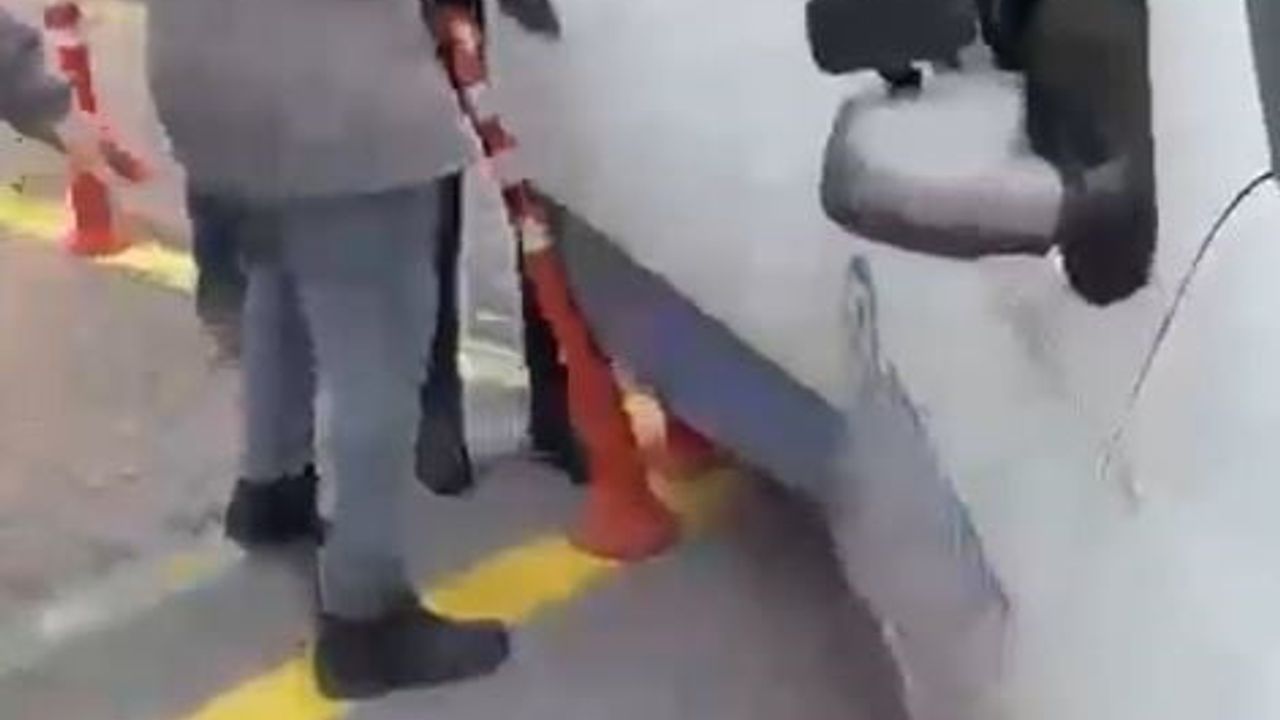 Avcılar'da 7. kez direksiyon sınavına giren genç sınav kararına tepki gösterdi