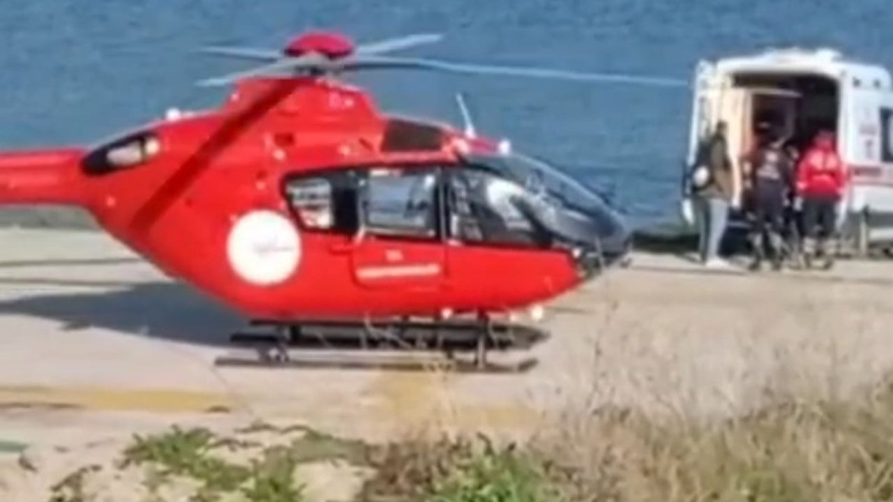 Avşa Adası'nda deniz ambulansı kullanılamayan hasta helikopterle Bandırma'ya sevk edildi
