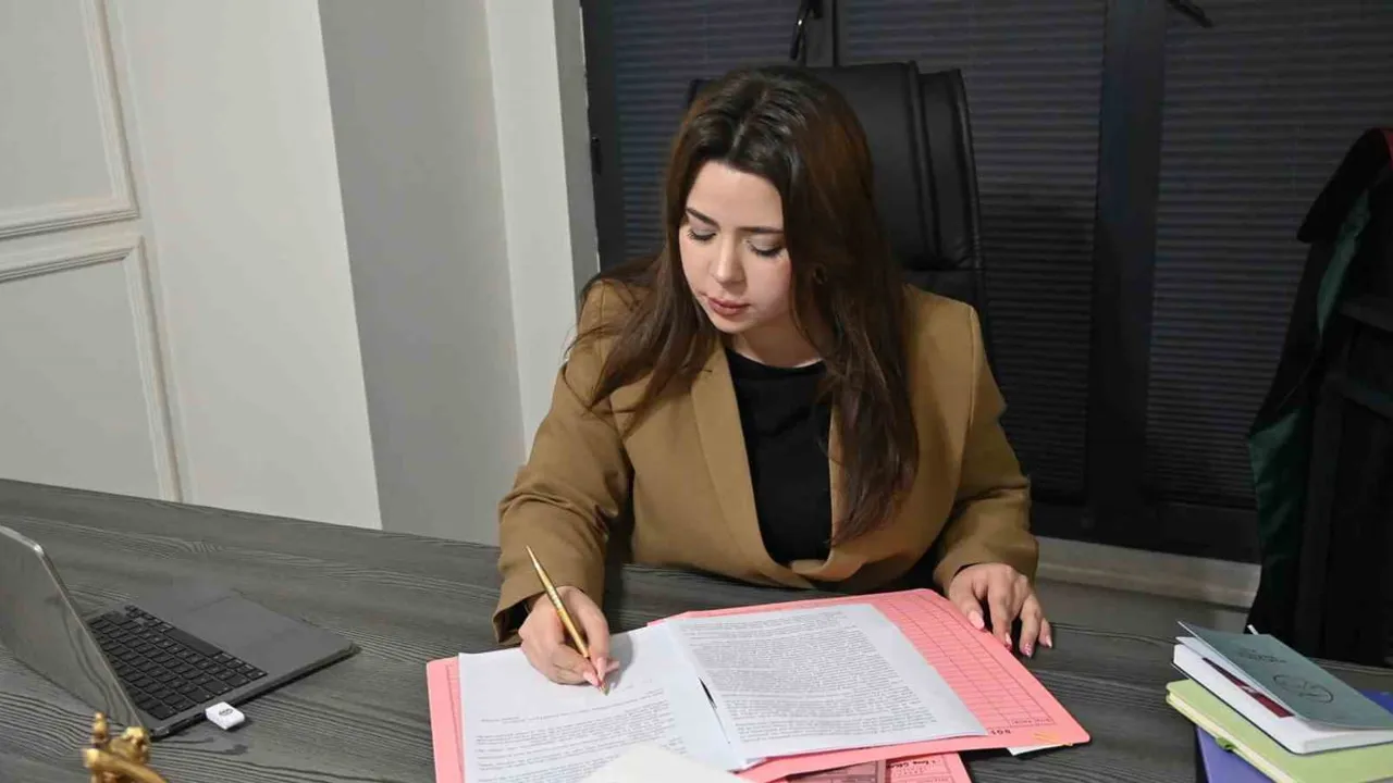 Avukat Sena Nur Gebrecioğlu: Yapay zekâ hukuki kararları hatalı üretebiliyor, gizlilik riski oluşturuyor