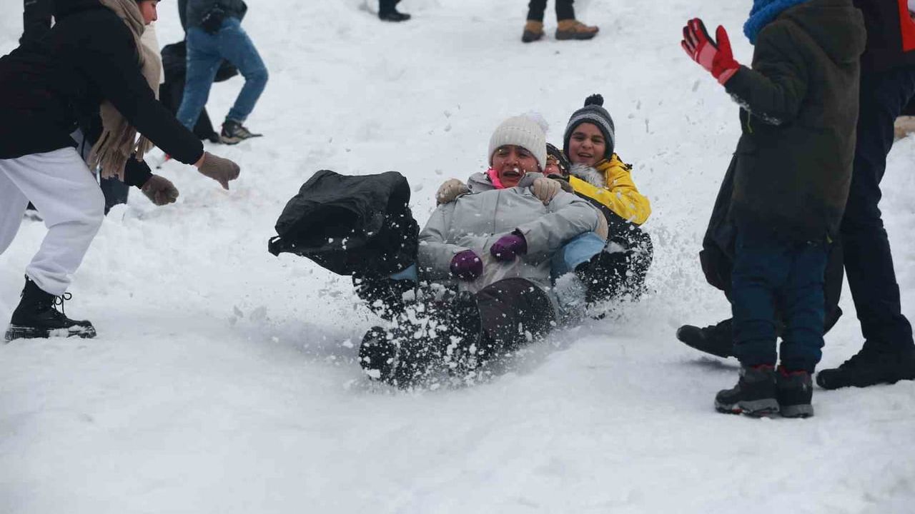Ayder Yaylası'nda 18. Kardan Adam Kış Festivali coşkuyla başladı