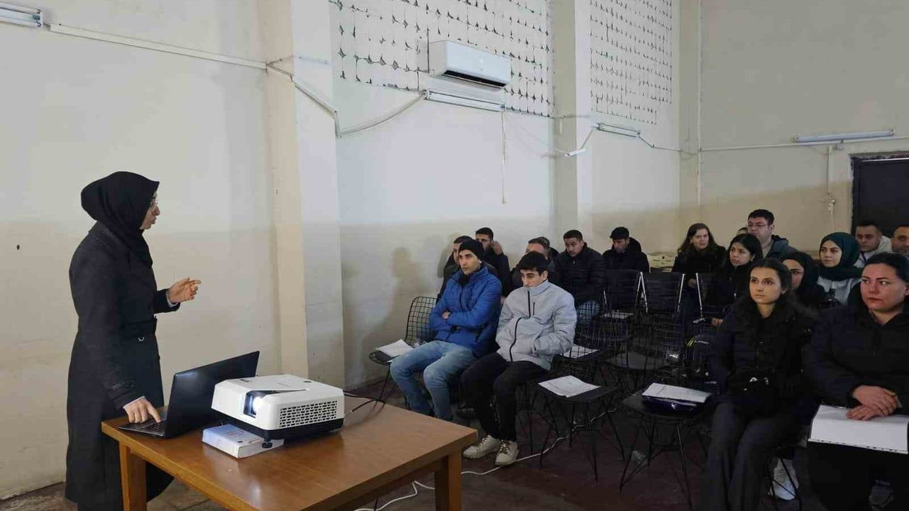 Aydın Atatürk Devlet Hastanesi'nde yeni personele genel oryantasyon eğitimi