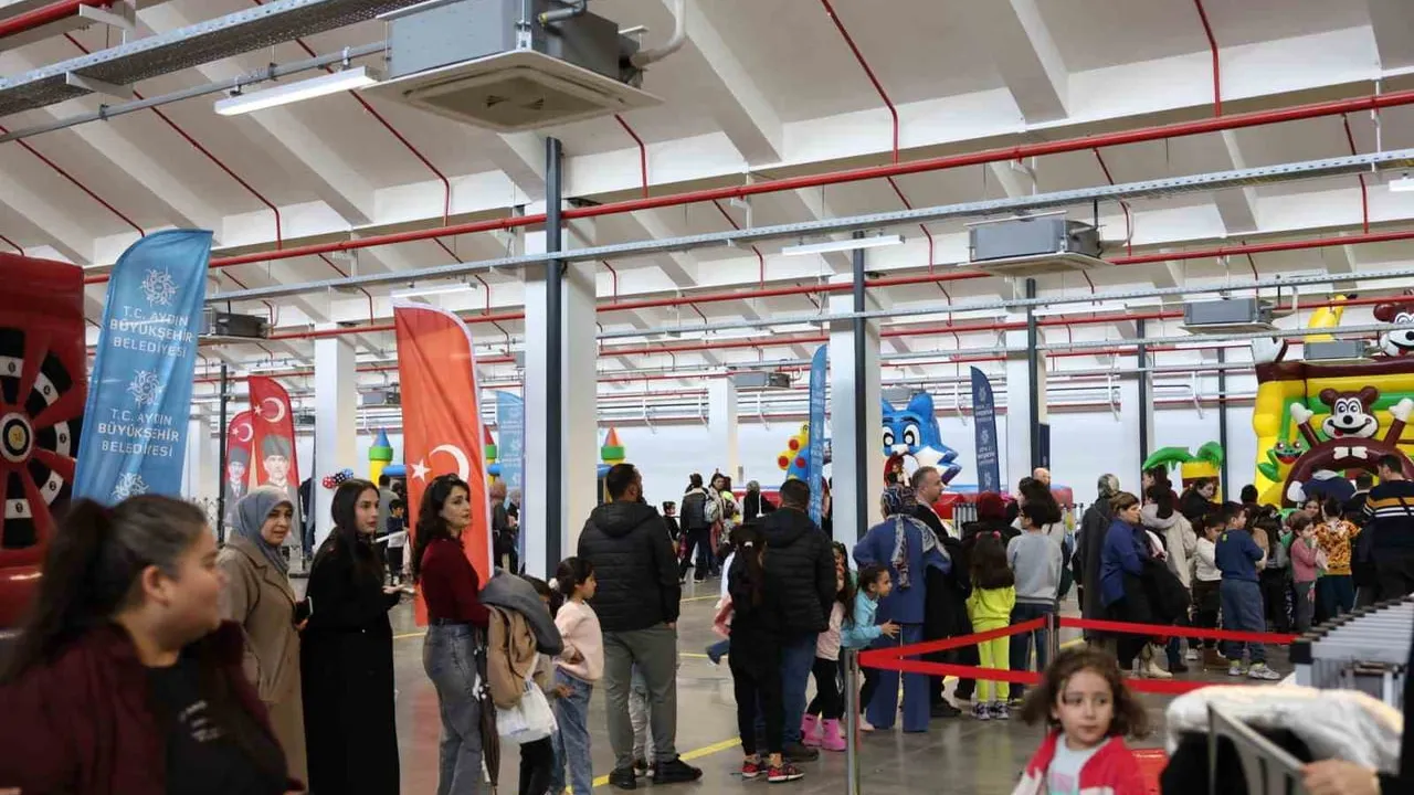 Aydın Büyükşehir Belediyesi Efeler'de Yarıyıl Karne Şenliği düzenliyor