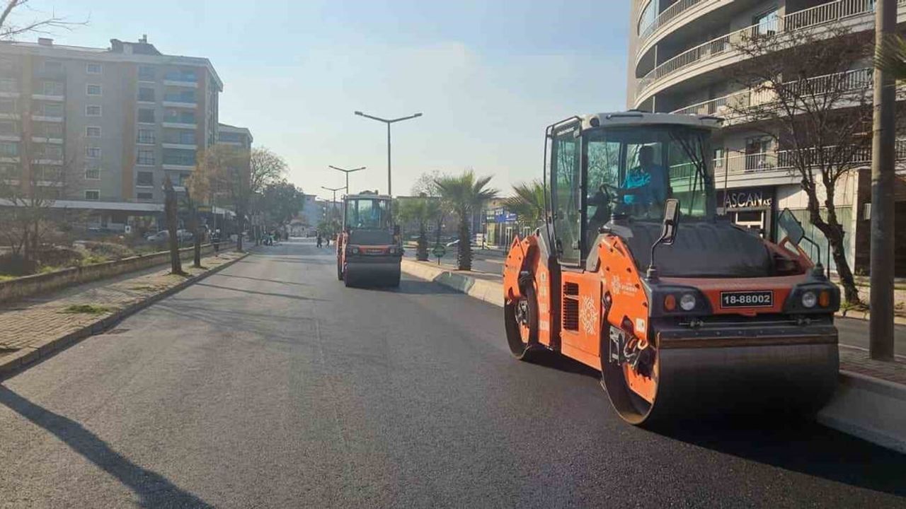 Aydın Büyükşehir Belediyesi il genelinde eş zamanlı yol yenileme çalışmalarını sürdürüyor
