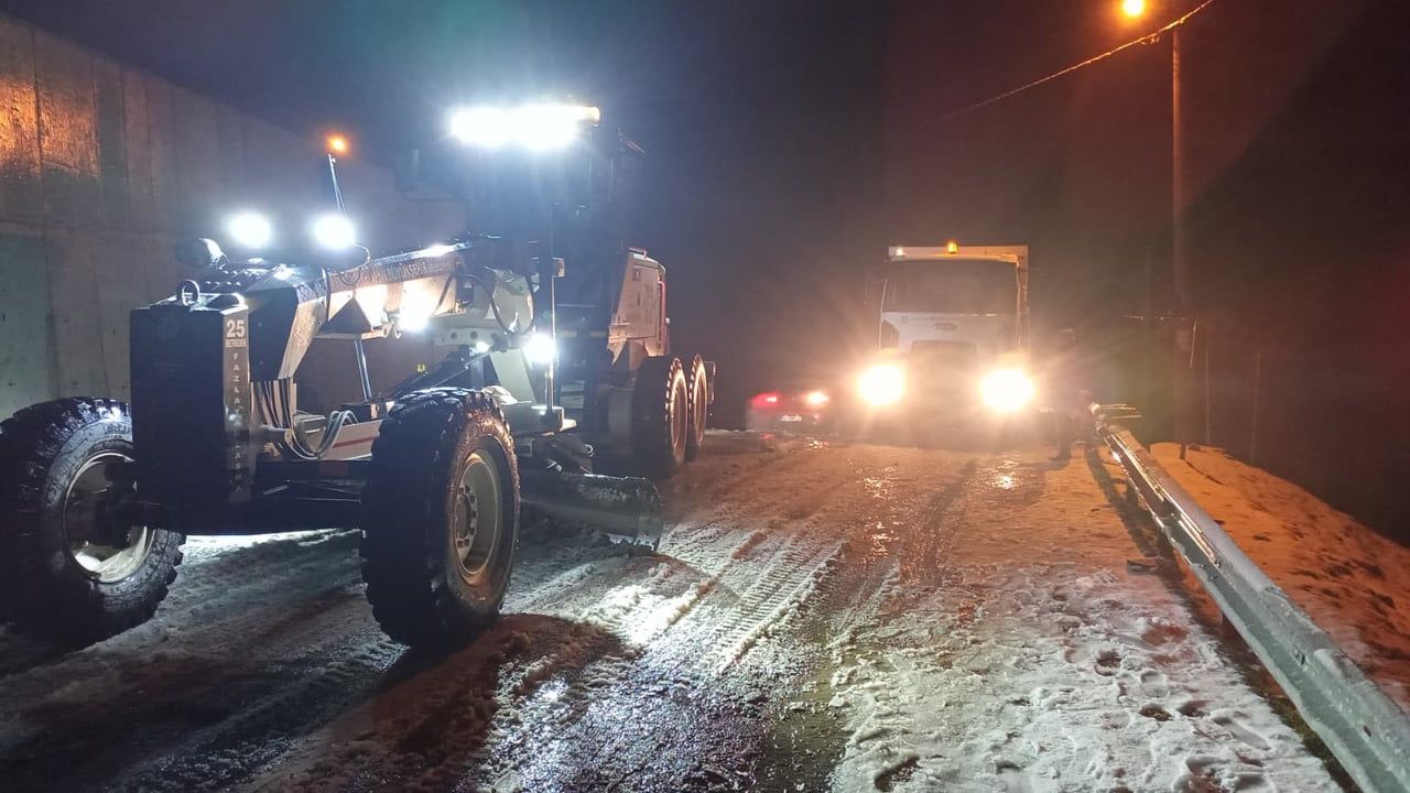 Aydın Büyükşehir Belediyesi karla mücadele çalışmalarını sürdürüyor