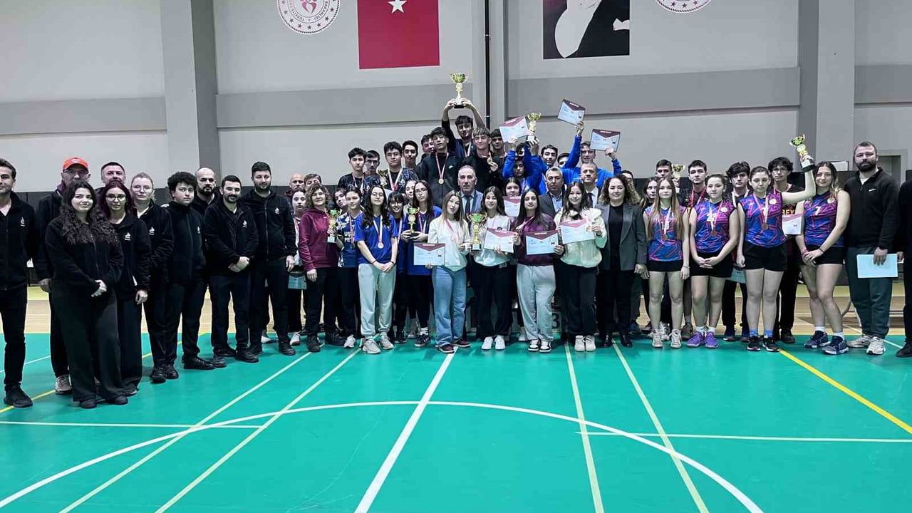 Aydın'da Okul Sporları: Karate ve Badminton İl Birinciliği Müsabakaları Tamamlandı