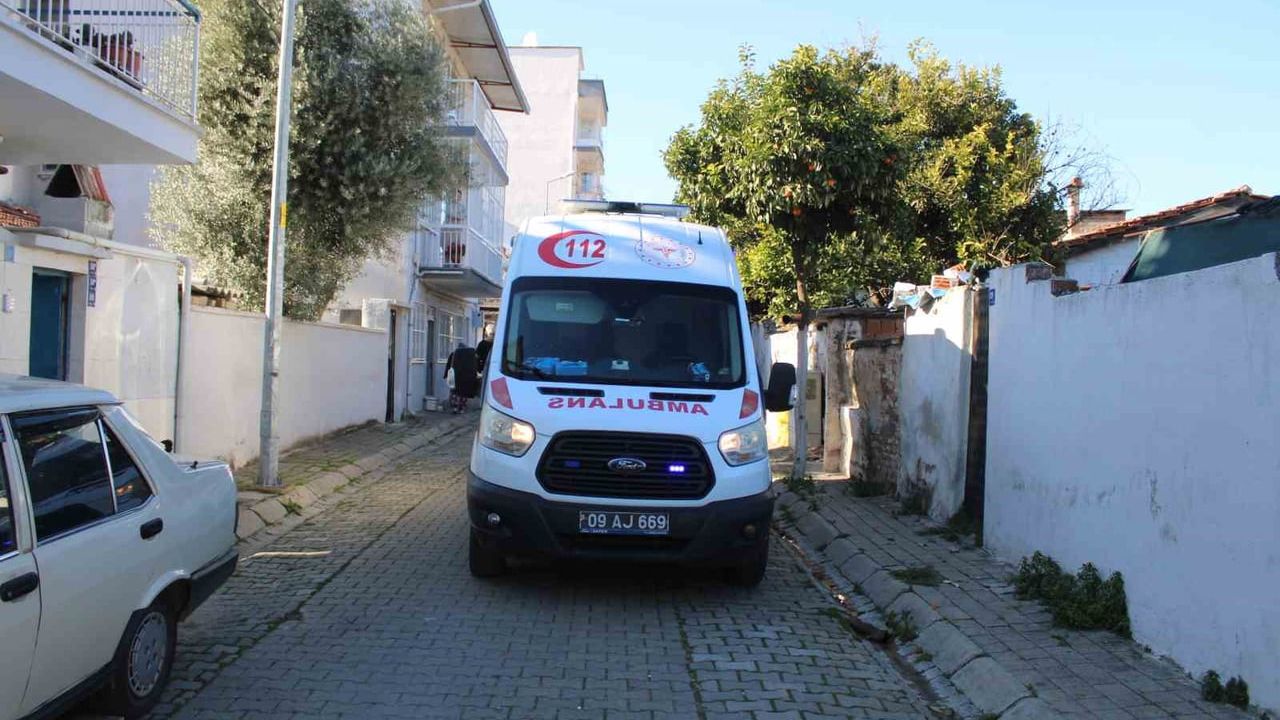 Aydın'da yalnız yaşayan yaşlı adam, kulağına pamuk tıkadığı için iki gün sonra evinde uyurken bulundu