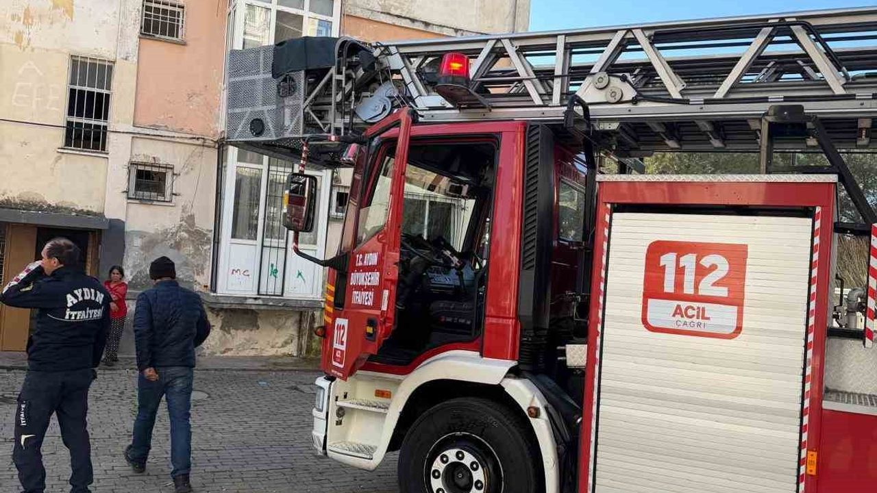 Aydın Efeler’de çamaşır makinesi kablosunun alev alması evde hasara yol açtı
