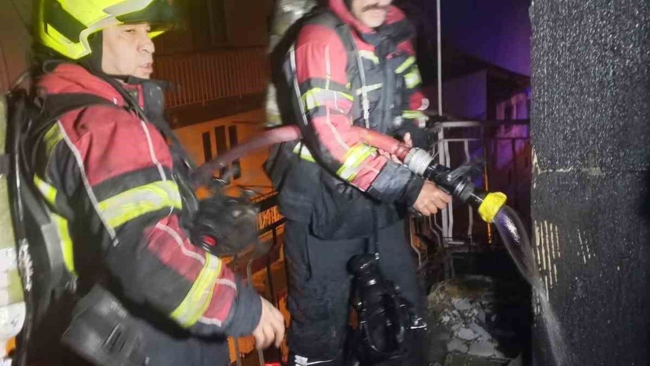 Aydın Efeler'de ev yangını: Cumhuriyet Mahallesi'ndeki dairede büyük maddi hasar