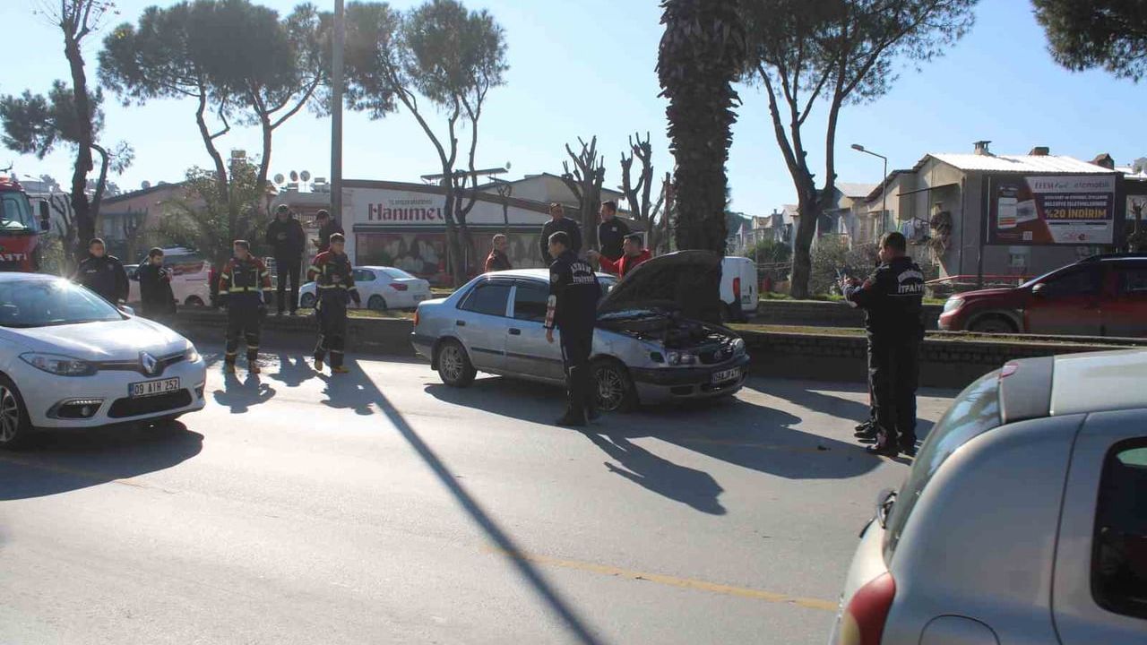 Aydın Efeler'de minibüs ile otomobil çarpıştı: 1 yaralı