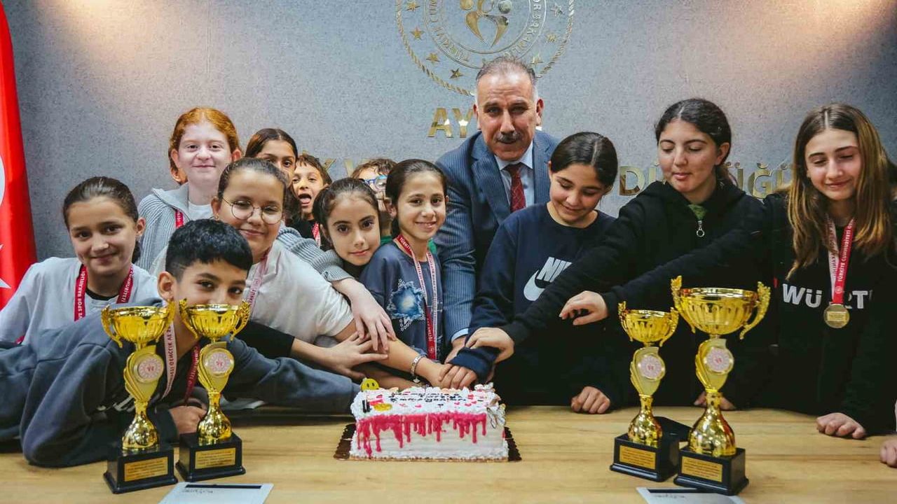 Aydınlı Hemsball Sporcuları İzmir'deki Şampiyonadan 4 Kupa ve 16 Madalya ile Döndü