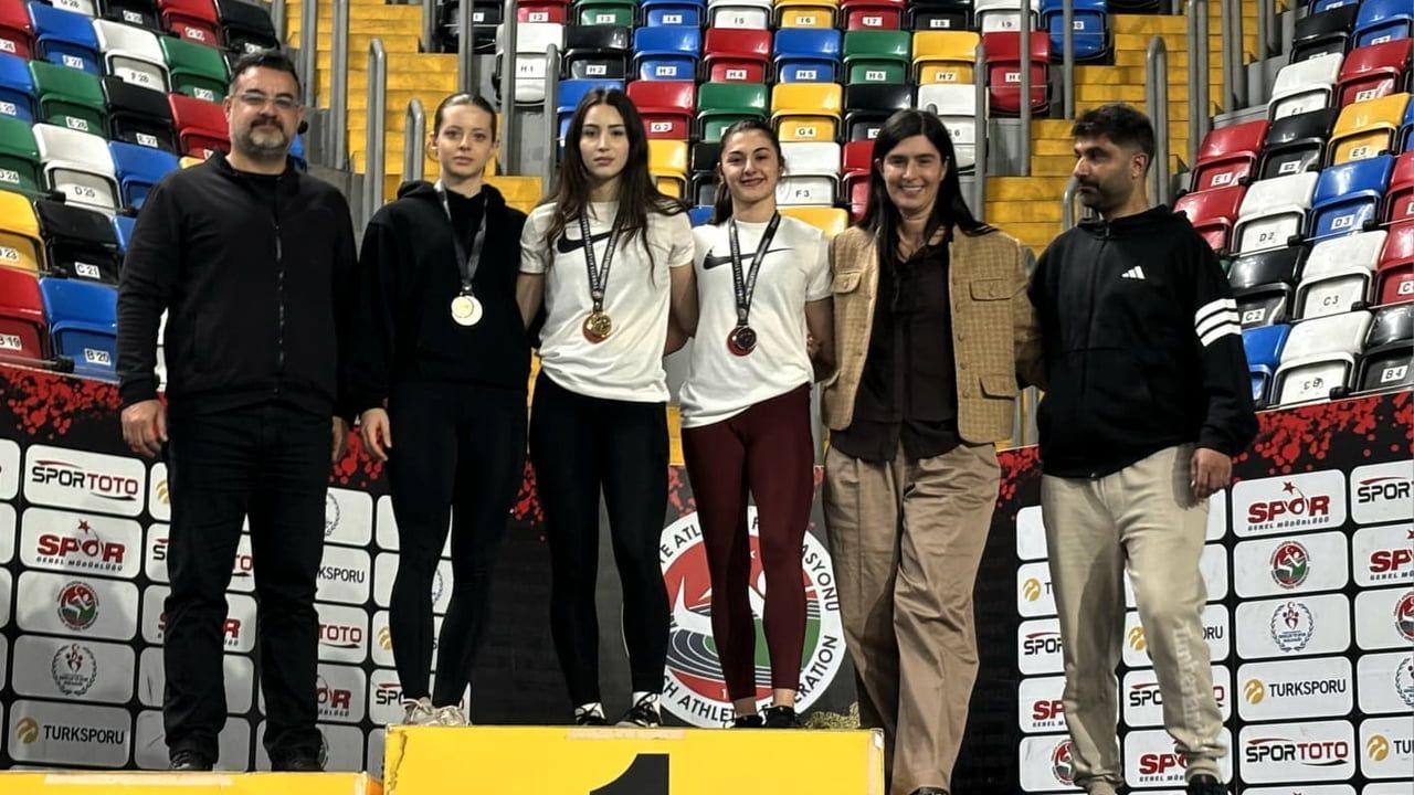 Aydınlı Sporcular, U-20 Salon Türkiye Şampiyonası'nda Şampiyonluklar Kazandı