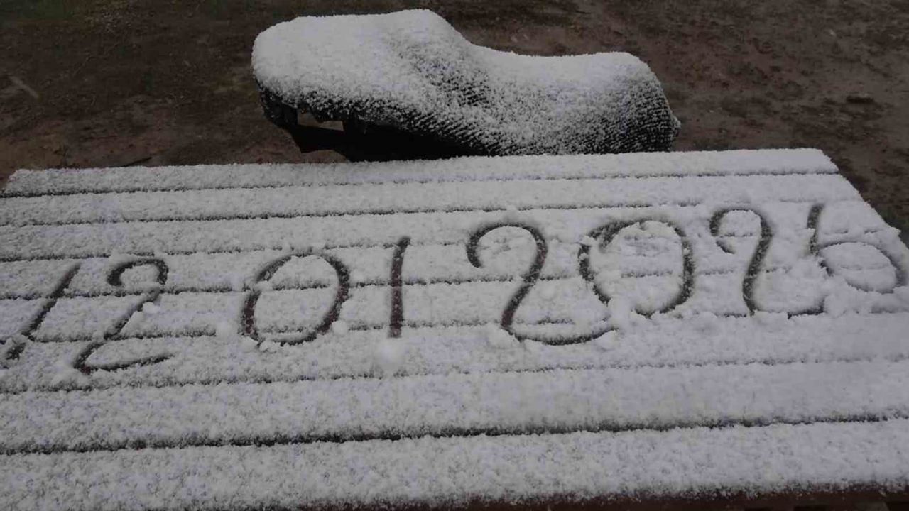 Aydos'ta kar yağışı yoğunlaşıyor: Anadolu Yakası'nda beyaz örtü oluştu