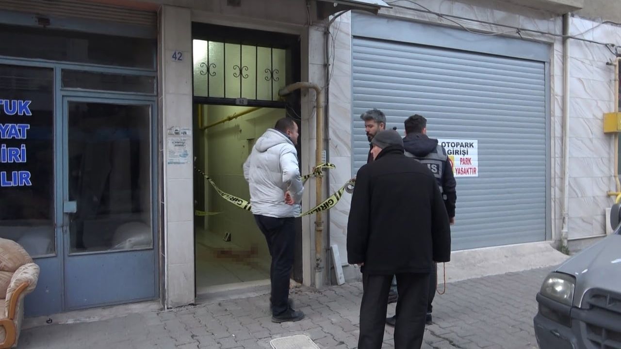 Bafra’da darp edilen kişi apartman girişinde ölü bulundu