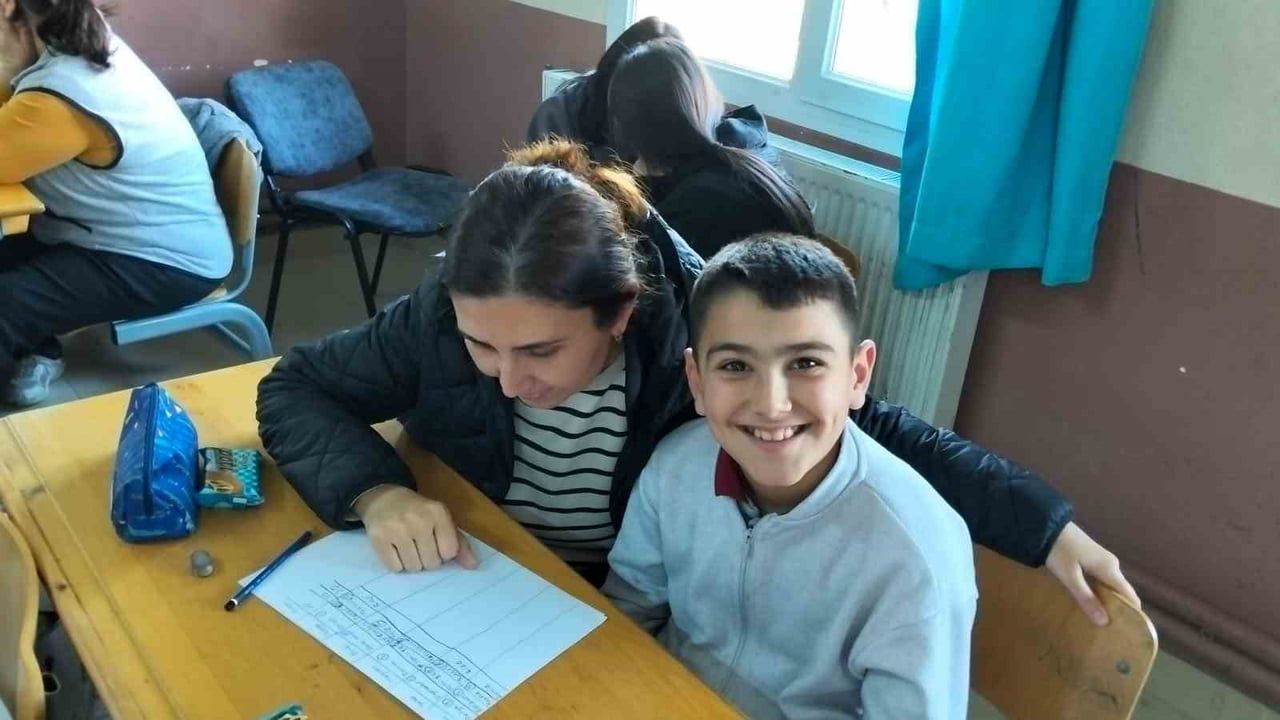 Bağlıca Halil Duran Ortaokulu'nda karne öncesi 'Aile ve Oyun Etkinlikleri' motivasyonu artırdı