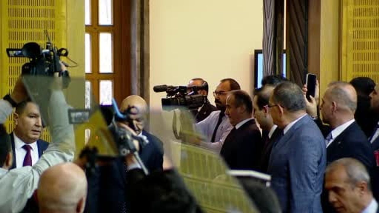 Bahçeli: Venezuela komplosunu 'test' olarak nitelendirdi; tepkilerin ölçüldüğünü ve stratejik analizlerin yapıldığını söyledi