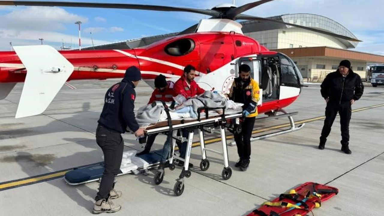Bahçesaray’da kazada yaralanan 10 yaşındaki çocuk helikopter ambulansla Van’a nakledildi