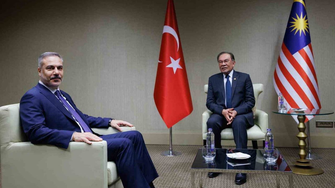 Bakan Fidan, Malezya Başbakanı Enver İbrahim ve Dışişleri Bakanı Mohamed Hasan ile Ankara’da görüştü