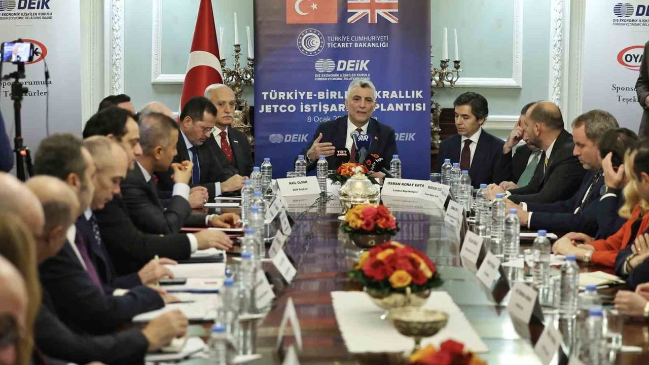 Bakan Ömer Bolat Londra'da Birleşik Krallık'taki Türk iş adamlarıyla buluştu