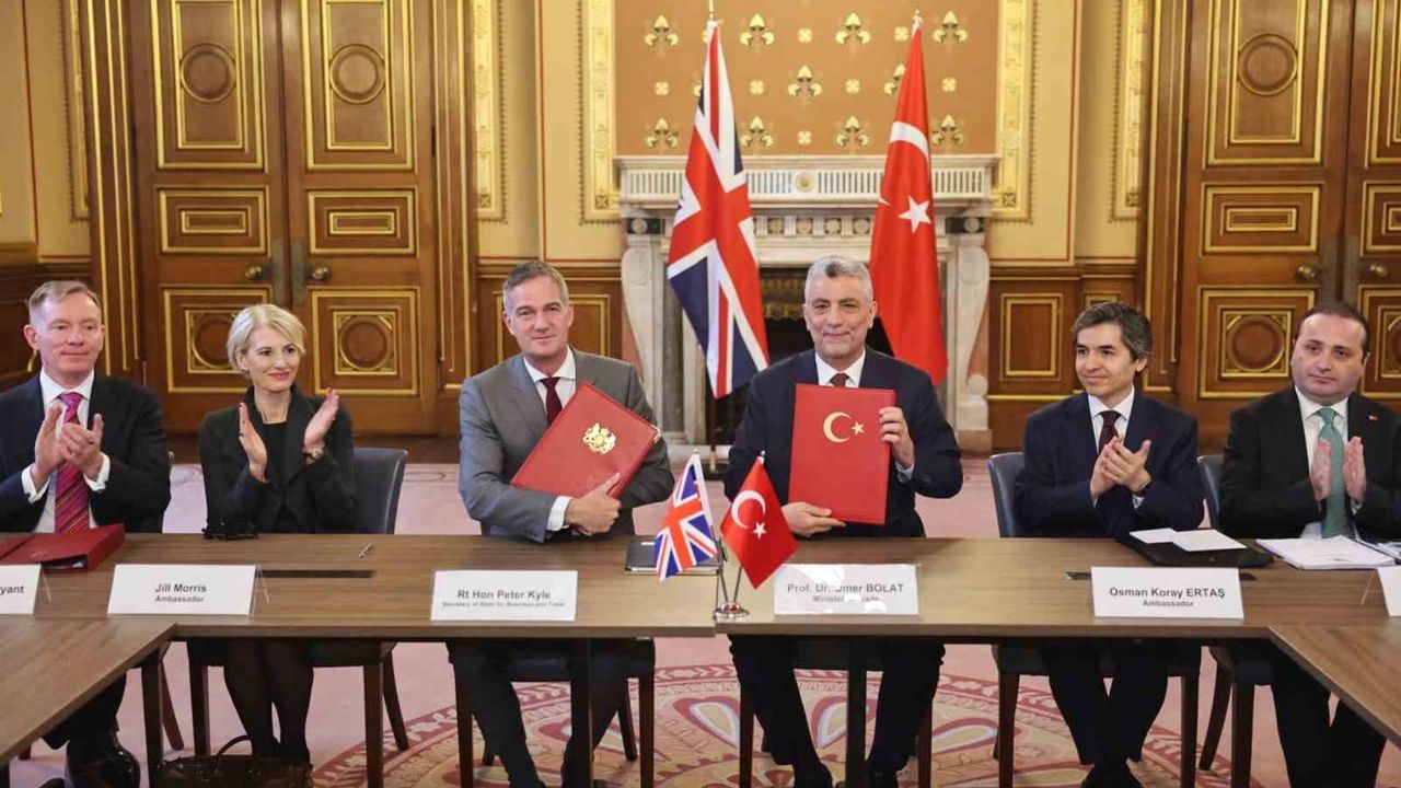 Bakan Ömer Bolat Londra'da JETCO 8. Dönem Toplantısına Katıldı ve Anlaşmalar İmzaladı