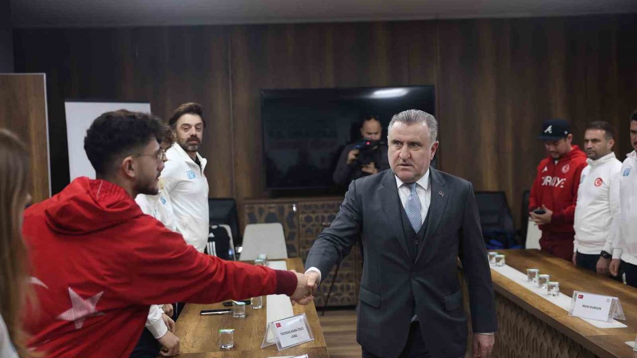 Bakan Osman Aşkın Bak, 2026 Kış Olimpiyatları'na Katılacak Milli Sporcuları Kabul Etti