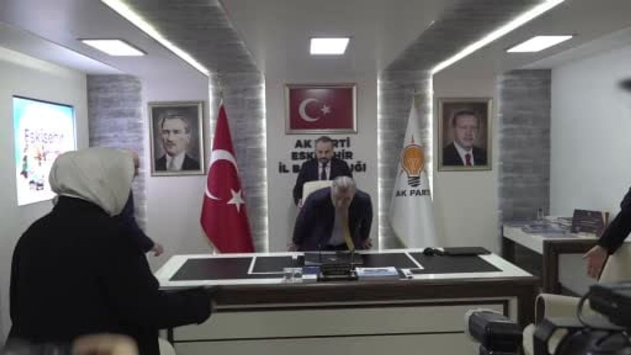 Bakan Osman Aşkın Bak Eskişehir AK Parti İl Başkanlığı’nı Ziyaret Etti