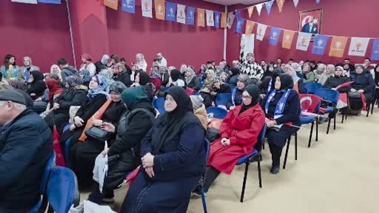 Bakan Tekin Kütahya'da Kadın Kolları Toplantısında Başörtüsü Yasağı ve İBB Kreşlerini Değerlendirdi