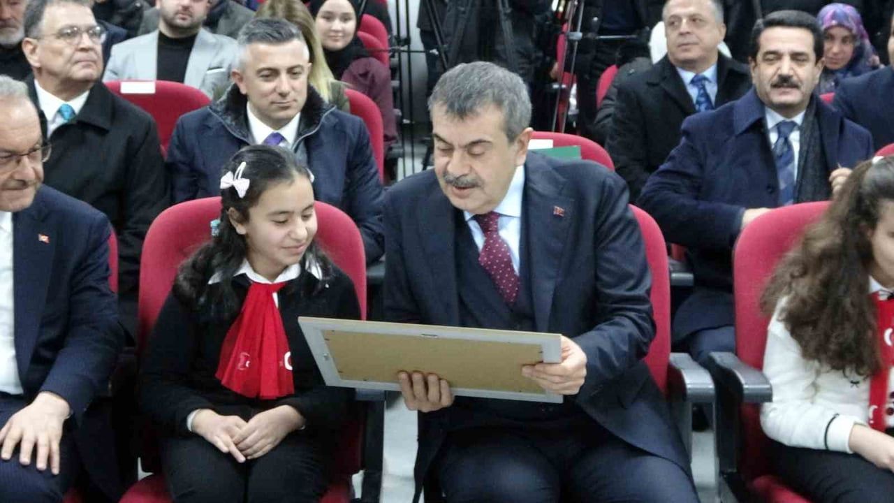 Bakan Tekin Malatya'da Battalgazi Özel Eğitim Uygulama Okulu'nu Ziyaret Etti