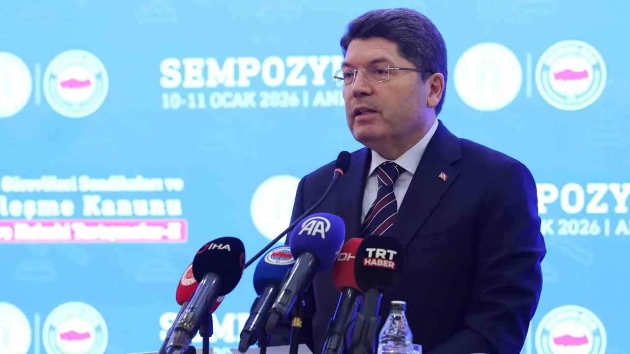 Bakan Tunç: Kamuda memurların kanundan kaynaklı sorunlarına kalıcı çözümler hedefleniyor