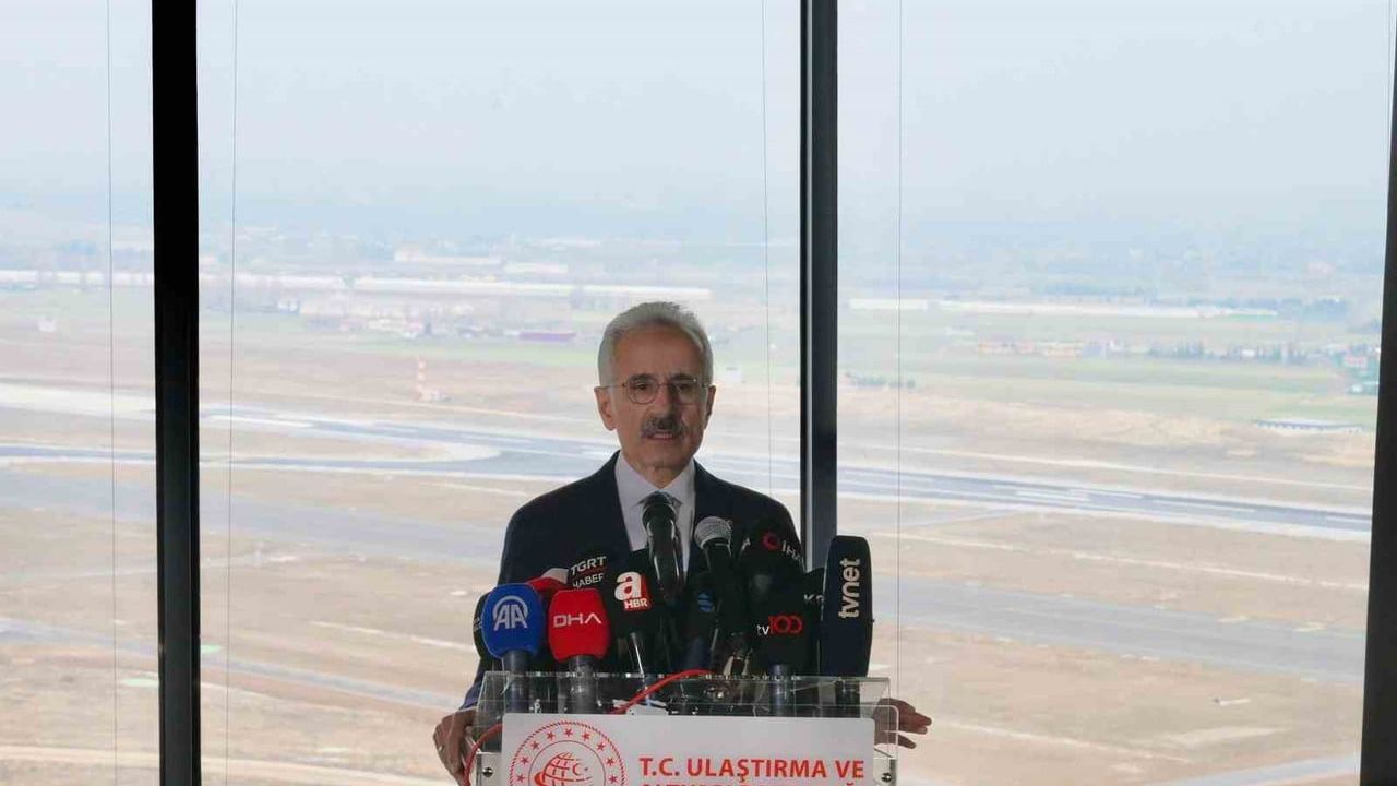 Bakan Uraloğlu: Esenboğa Havalimanı’ne 3. pist, 77 m kule ve 41.052 m²’lik yapılar kazandırıldı