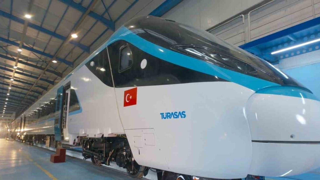 Bakan Uraloğlu: Milli Elektrikli Hızlı Tren 2026'da raylara indirilecek, 2026-2028'de 15 set üretilecek