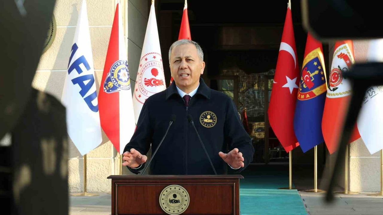 Bakan Yerlikaya: İzmir merkezli 'Narkokapan-İzmir' operasyonunda 641 sokak satıcısı gözaltına alındı