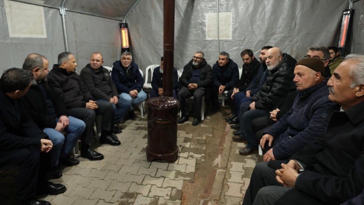 Bakan Yerlikaya, şehit polis Yasin Koçyiğit’in Ankara’daki ailesini ziyaret etti