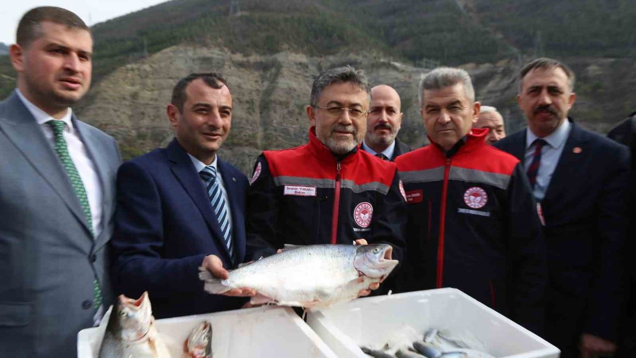 Bakan Yumaklı: Su ürünleri üretimi 1 milyon tonu aştı, Türk somonu ihracatı 500 milyon dolara ulaştı